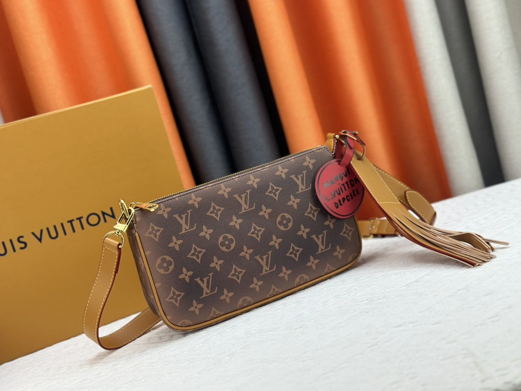 Louis Vuitton AAA Quality Messenger Bags For Women Breathable 8014