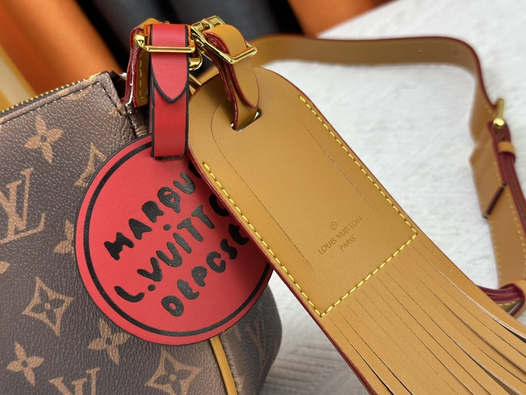 Louis Vuitton AAA Quality Messenger Bags For Women Breathable 8014