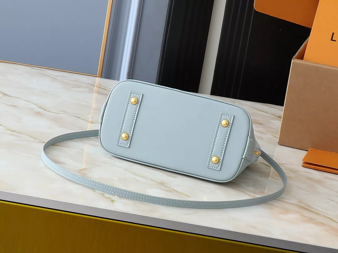 Louis Vuitton AAA Quality Messenger Bags For Women Bright 2066