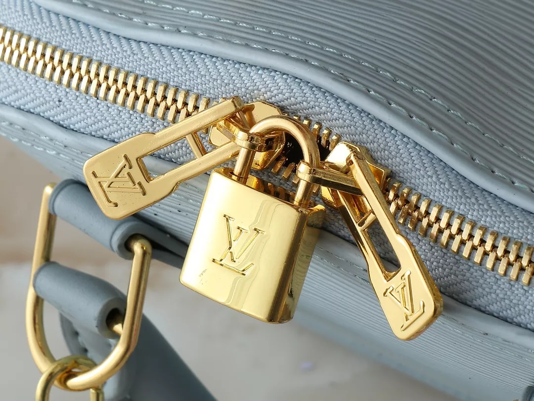 Louis Vuitton AAA Quality Messenger Bags For Women Bright 2066