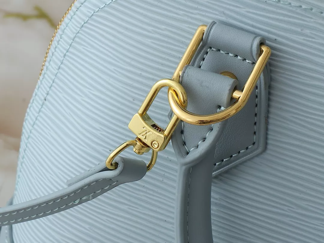 Louis Vuitton AAA Quality Messenger Bags For Women Bright 2066