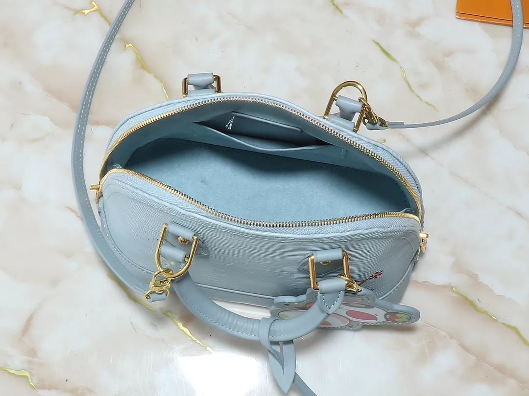 Louis Vuitton AAA Quality Messenger Bags For Women Bright 2066