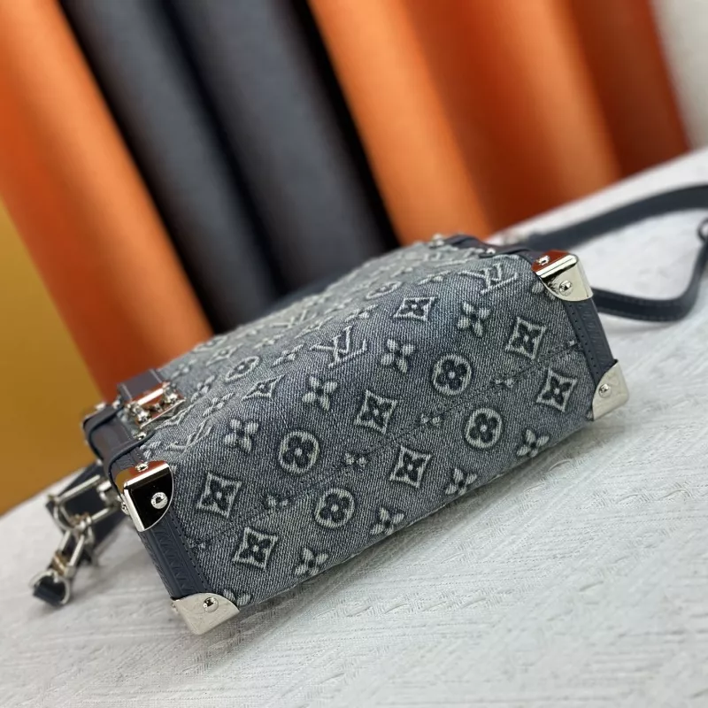 Louis Vuitton AAA Quality Messenger Bags For Women Bright 434