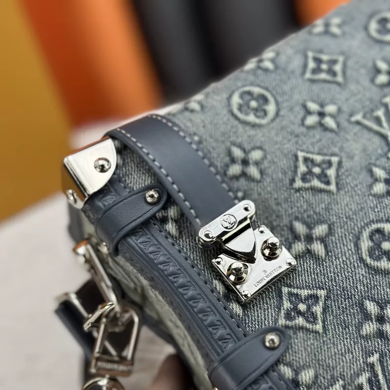 Louis Vuitton AAA Quality Messenger Bags For Women Bright 434