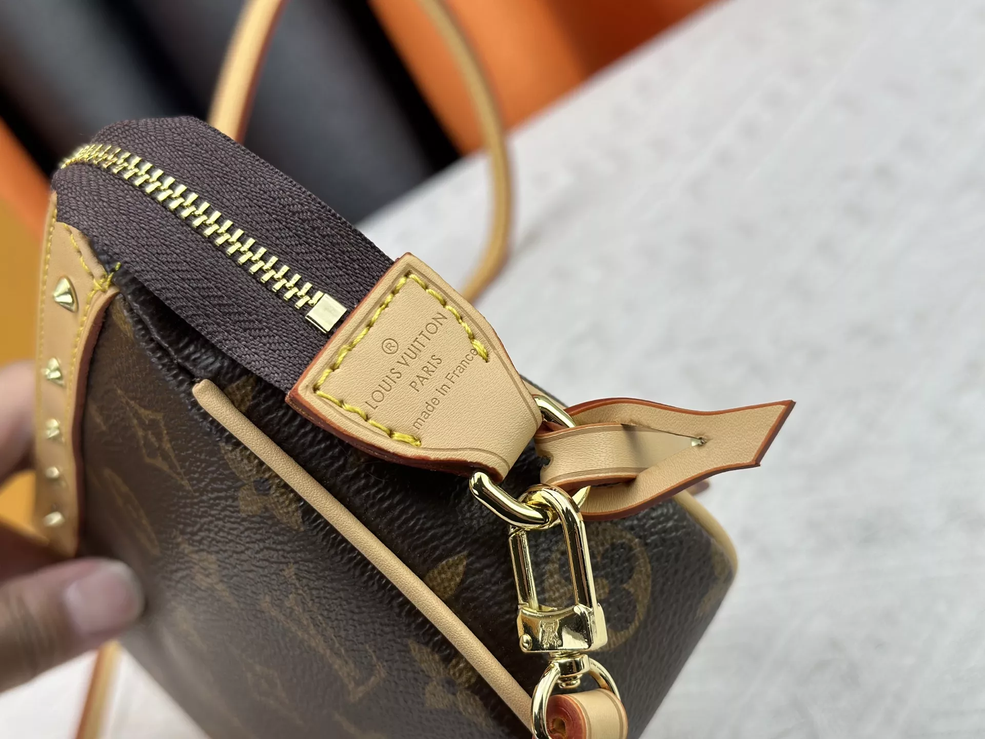 Louis Vuitton AAA Quality Messenger Bags For Women Bright 5380