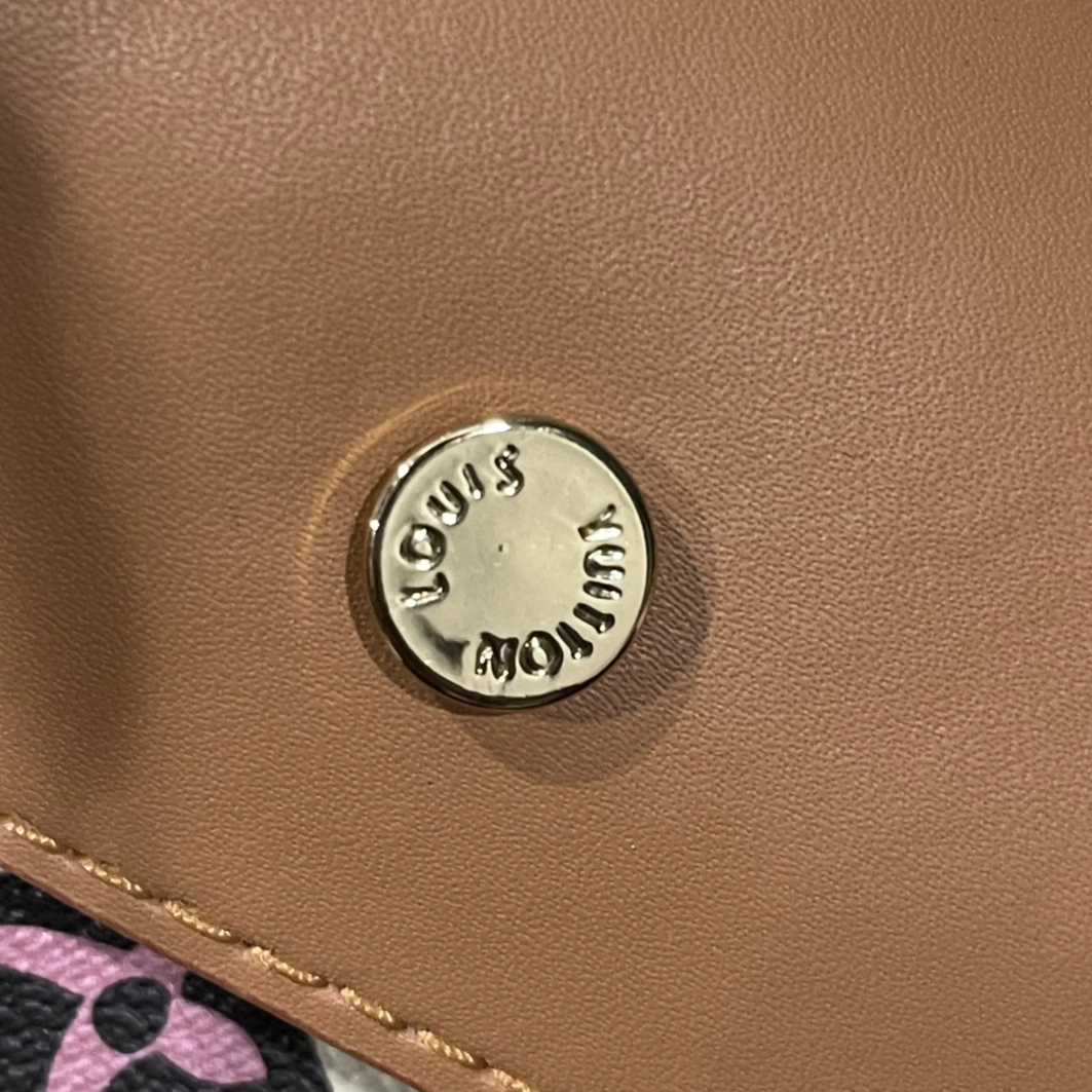 Louis Vuitton AAA Quality Messenger Bags For Women Bright 5433