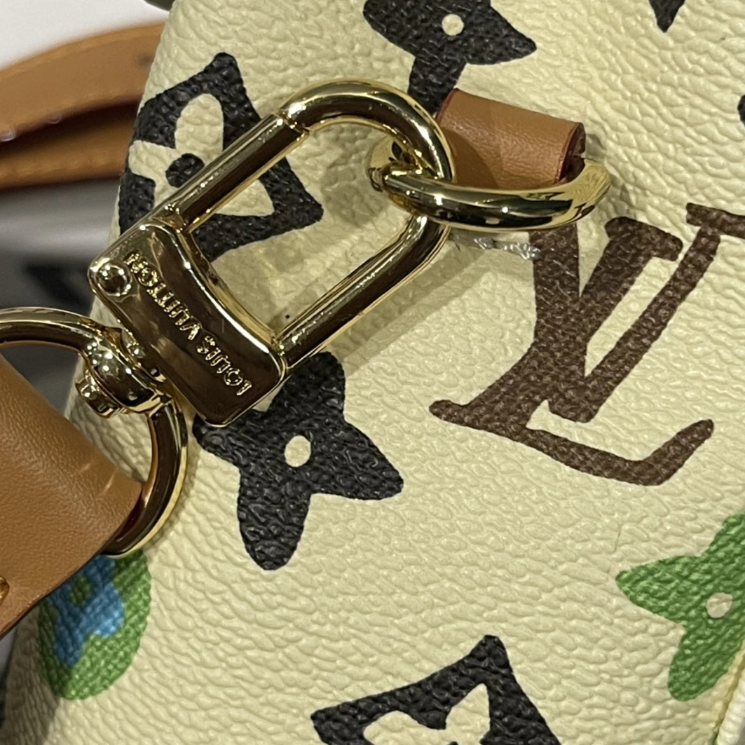 Louis Vuitton AAA Quality Messenger Bags For Women Bright 5433