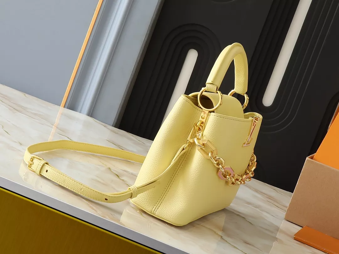 Louis Vuitton AAA Quality Messenger Bags For Women Bright 6191