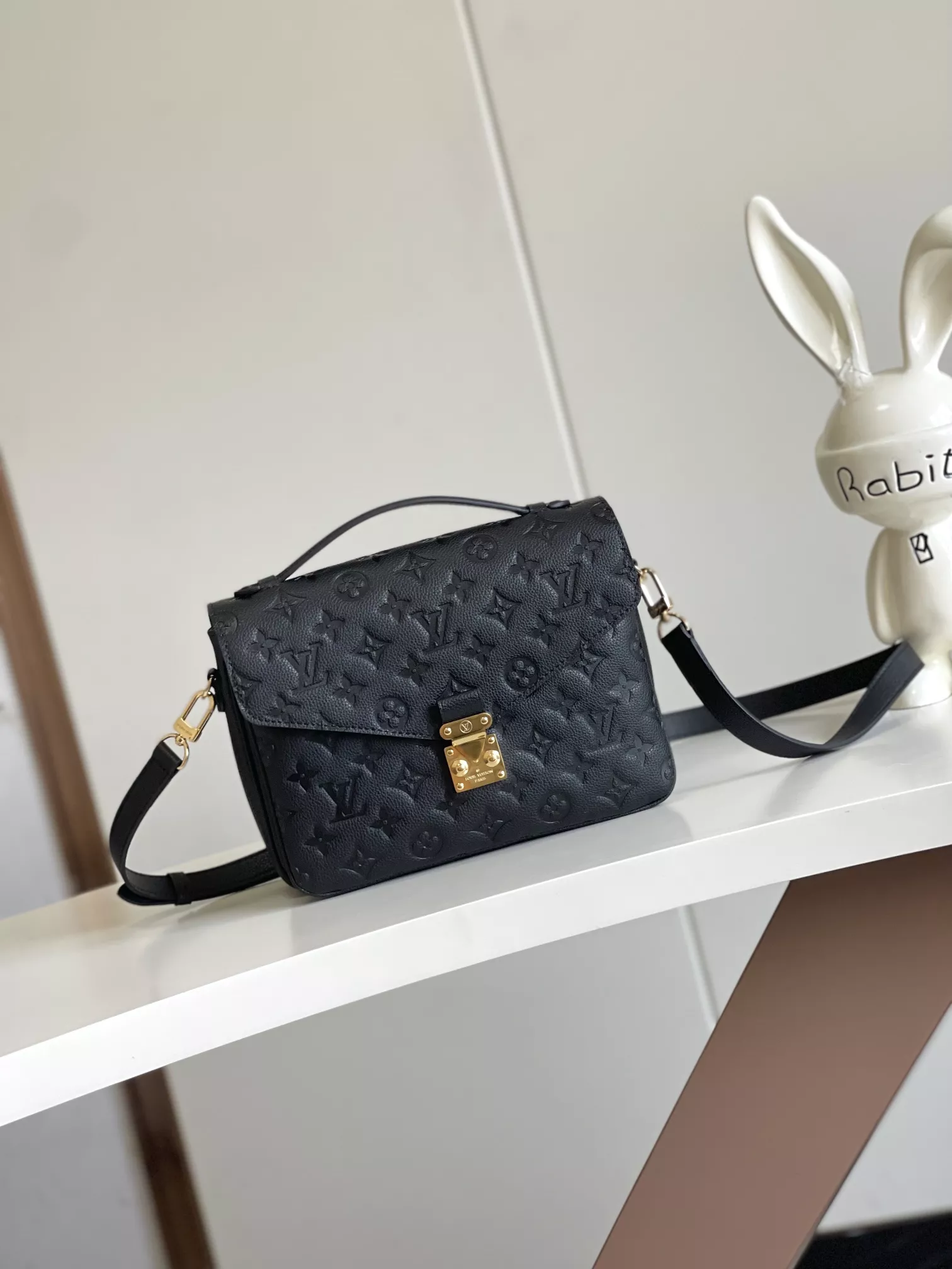 Louis Vuitton AAA Quality Messenger Bags For Women Bright 6747