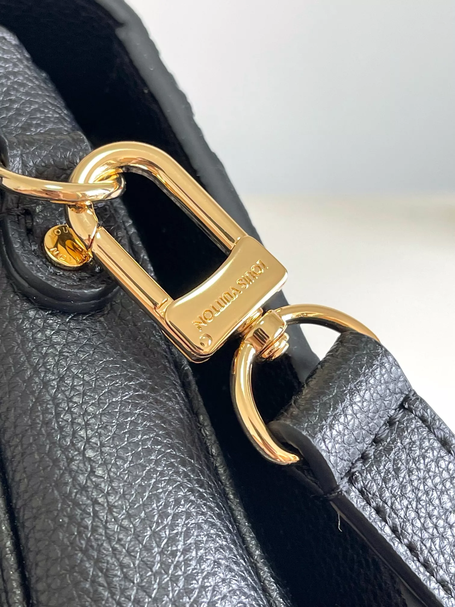 Louis Vuitton AAA Quality Messenger Bags For Women Bright 6747