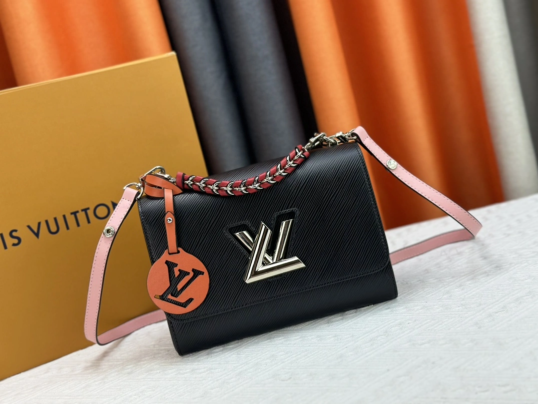 Louis Vuitton AAA Quality Messenger Bags For Women Bright 8099