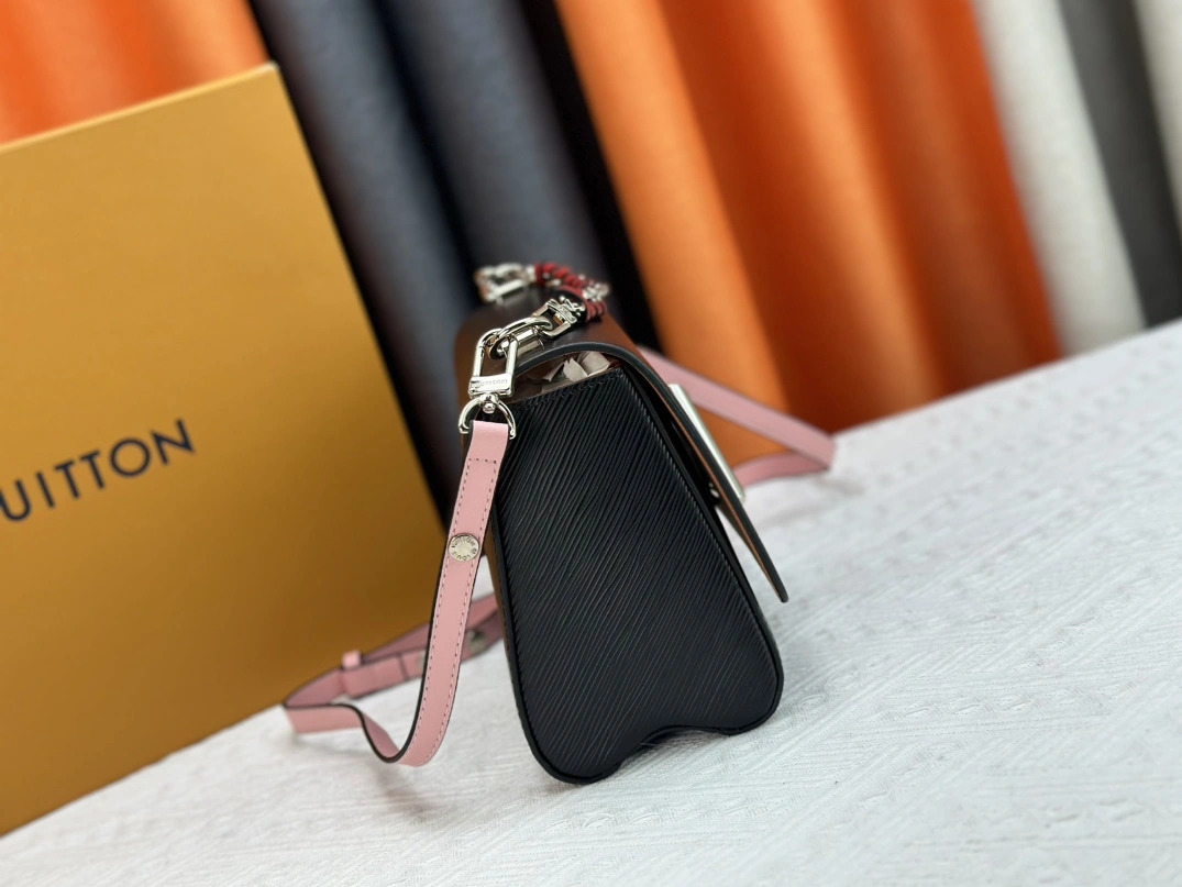 Louis Vuitton AAA Quality Messenger Bags For Women Bright 8099