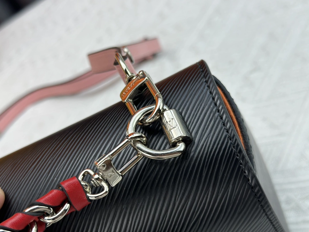 Louis Vuitton AAA Quality Messenger Bags For Women Bright 8099