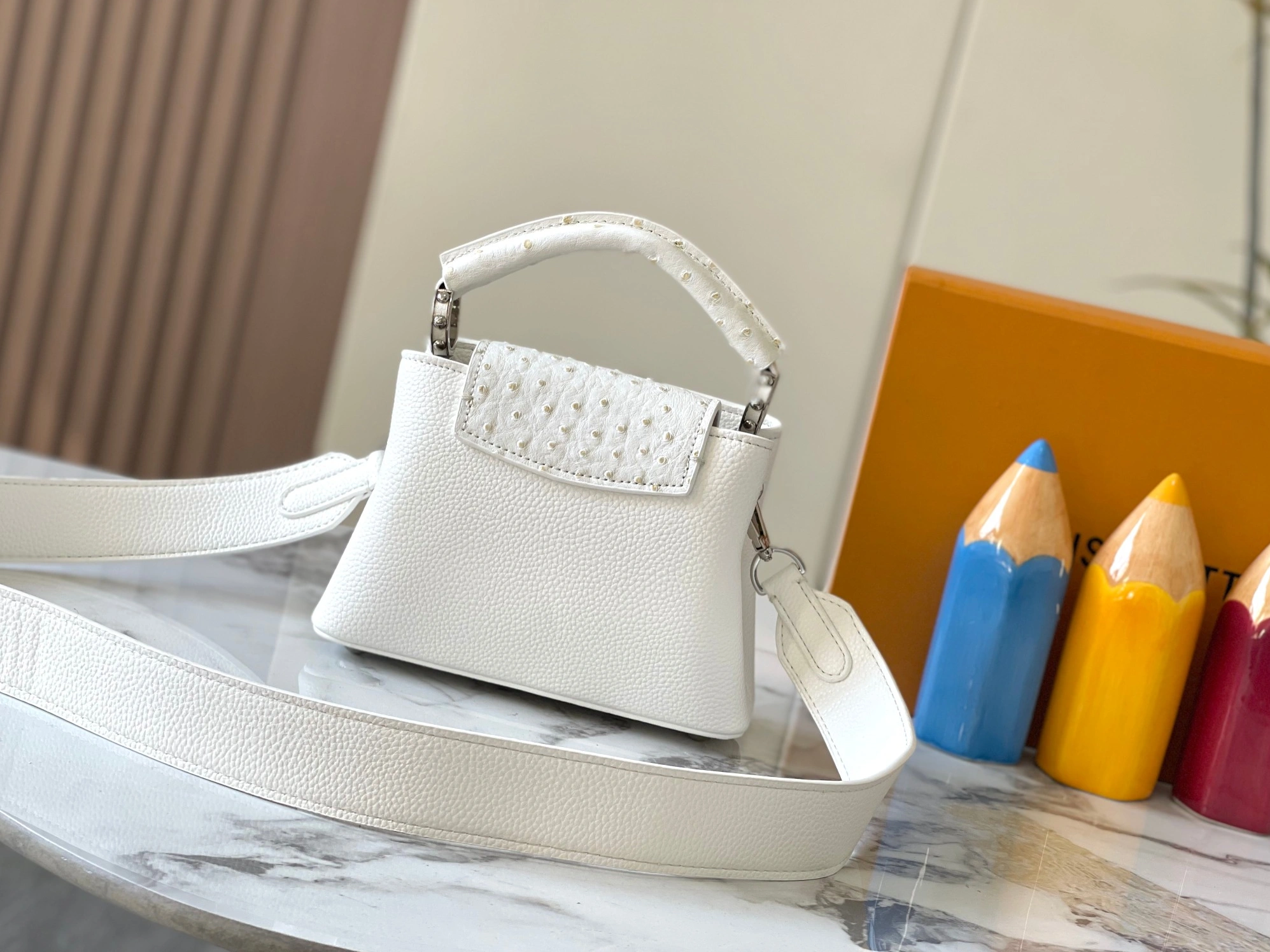 Louis Vuitton AAA Quality Messenger Bags For Women Classic 1183