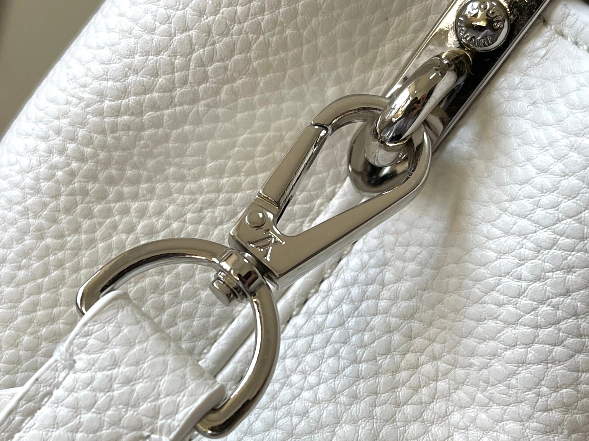 Louis Vuitton AAA Quality Messenger Bags For Women Classic 1183