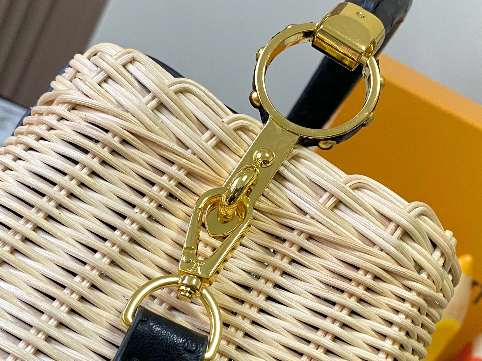 Louis Vuitton AAA Quality Messenger Bags For Women Classic 206