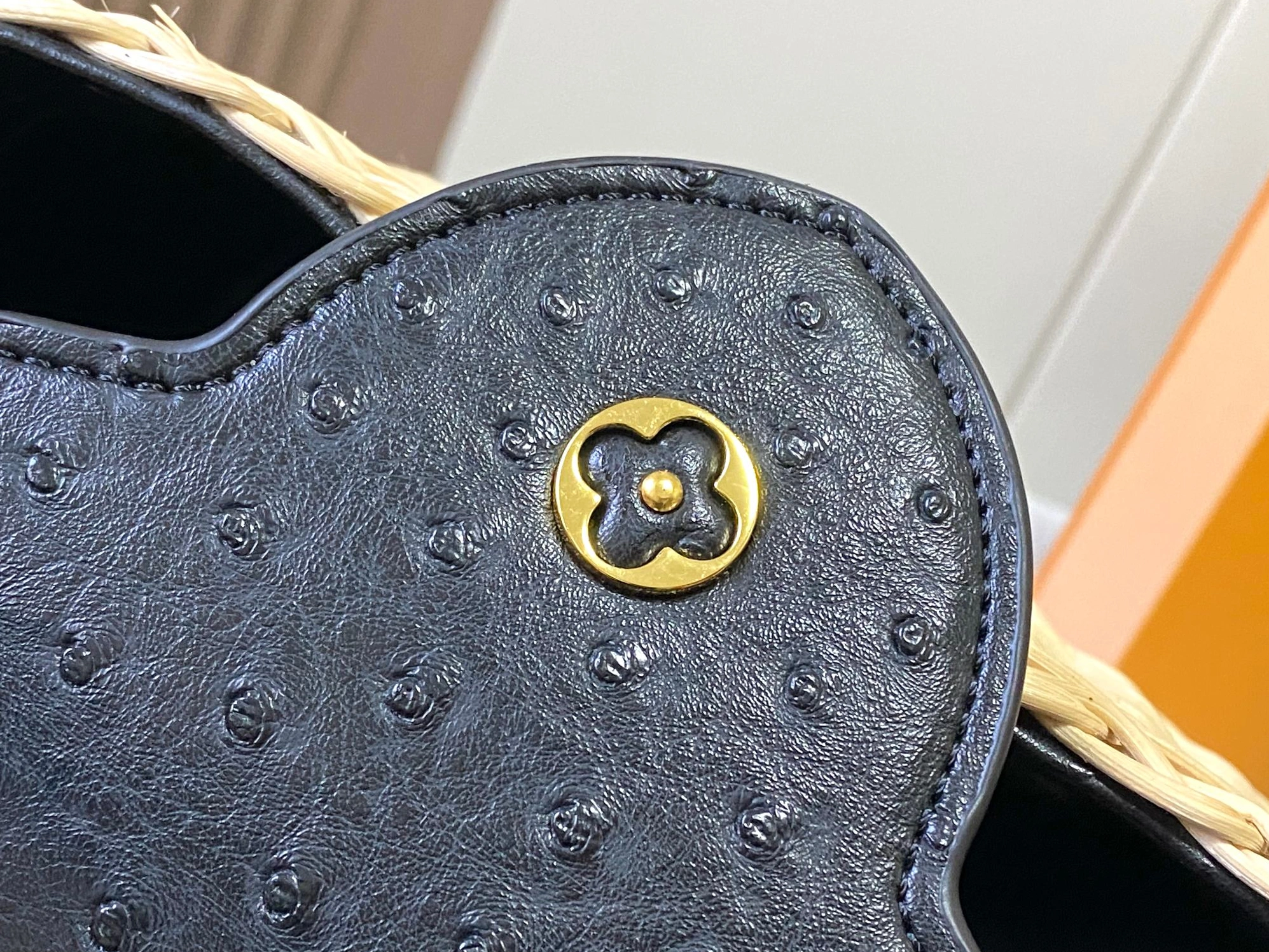 Louis Vuitton AAA Quality Messenger Bags For Women Classic 206