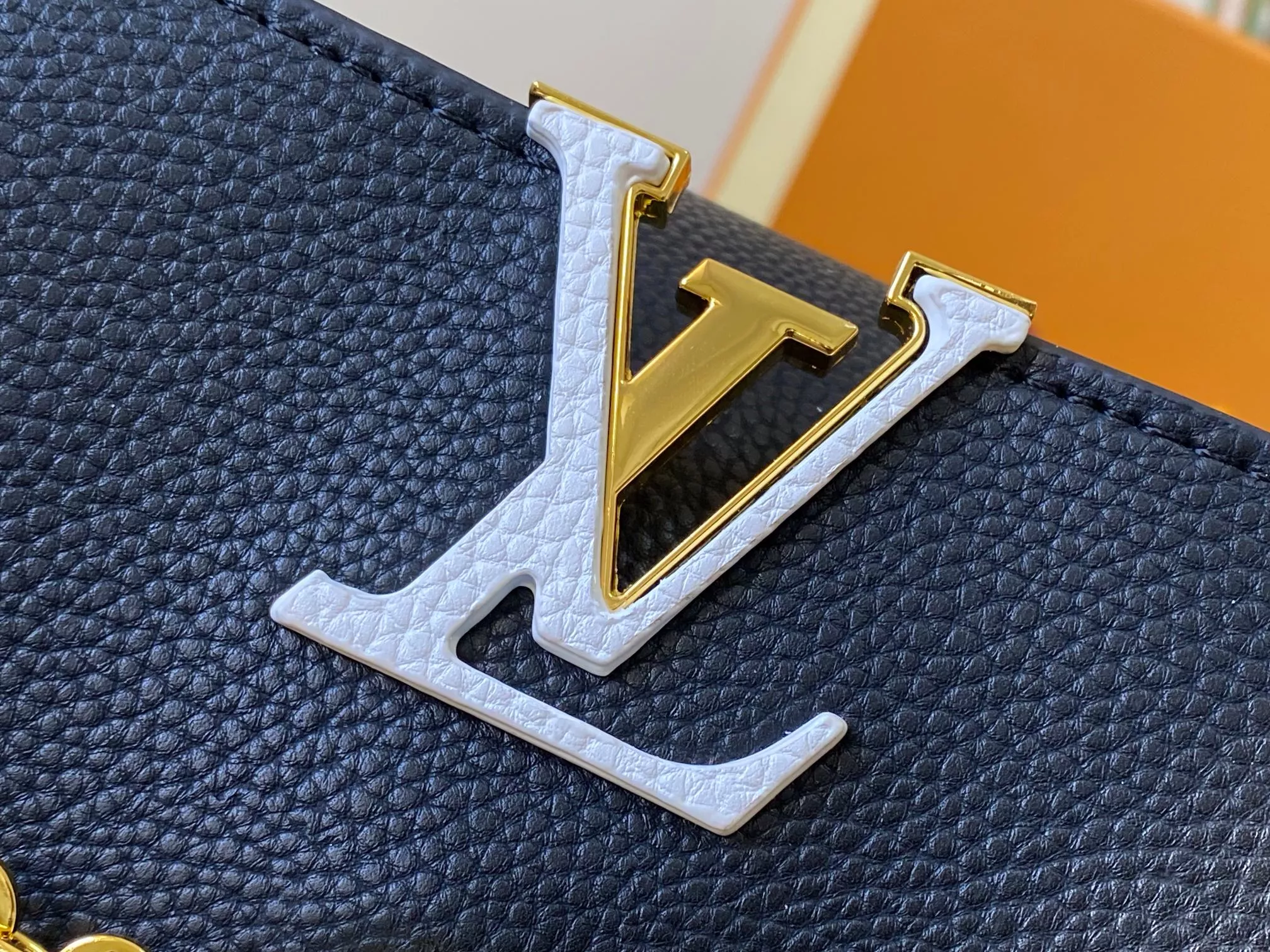 Louis Vuitton AAA Quality Messenger Bags For Women Classic 2268