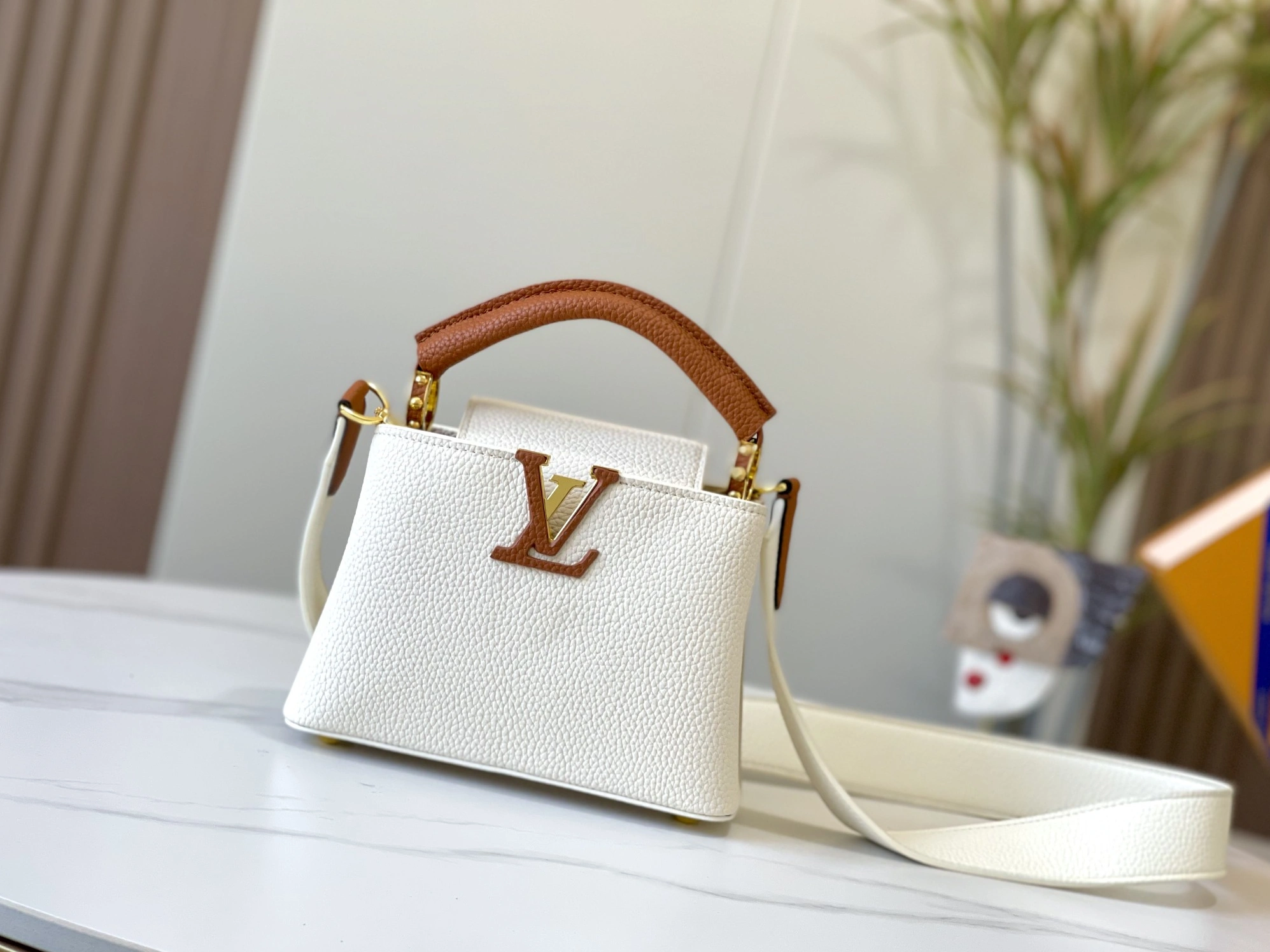 Louis Vuitton AAA Quality Messenger Bags For Women Classic 2484