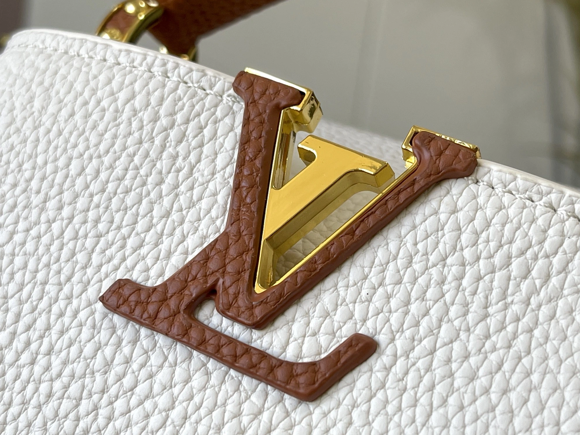 Louis Vuitton AAA Quality Messenger Bags For Women Classic 2484