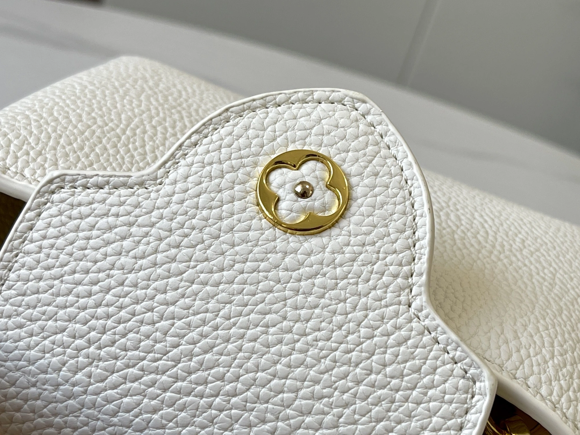 Louis Vuitton AAA Quality Messenger Bags For Women Classic 2484
