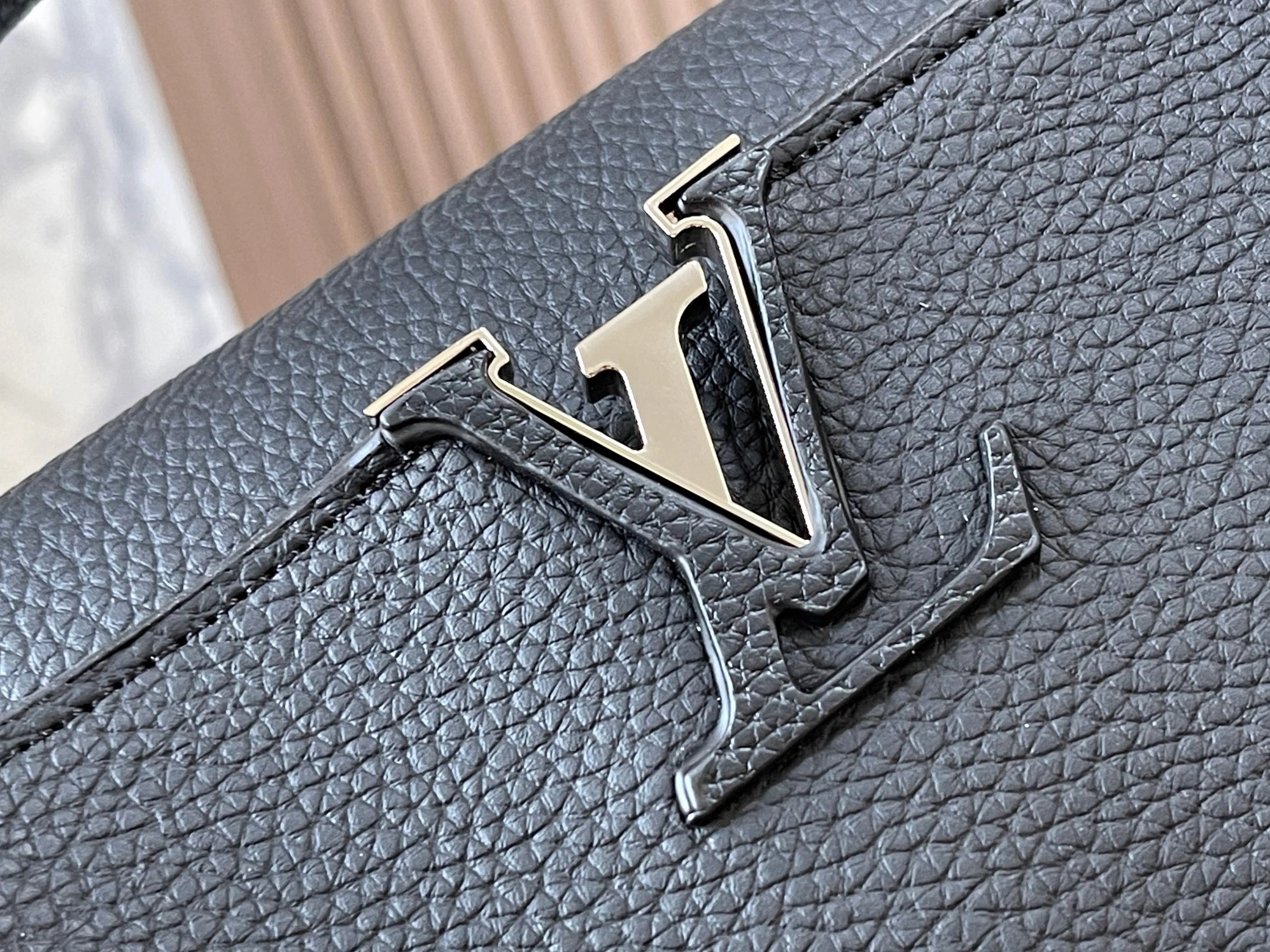 Louis Vuitton AAA Quality Messenger Bags For Women Classic 8136