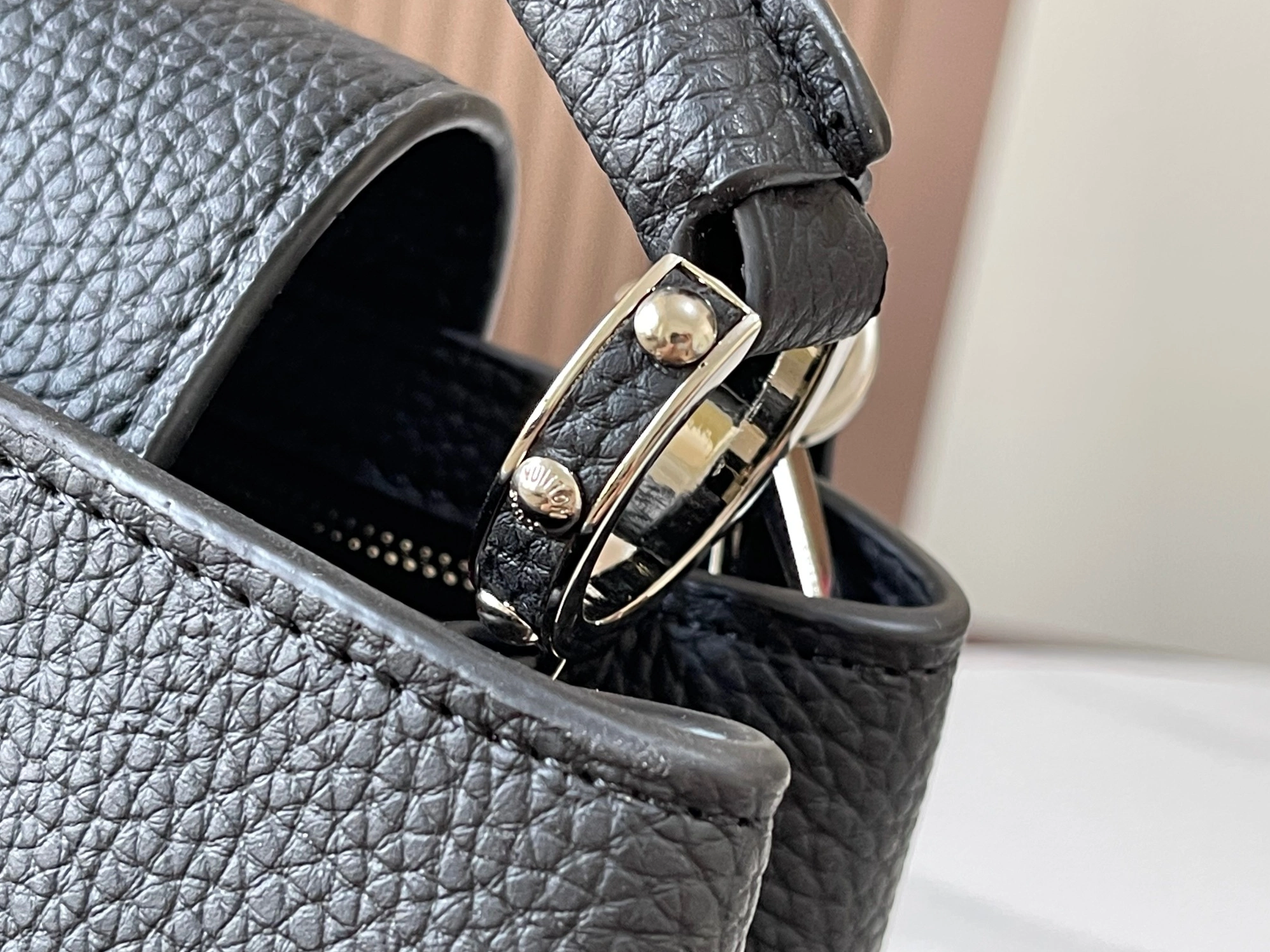 Louis Vuitton AAA Quality Messenger Bags For Women Classic 8136