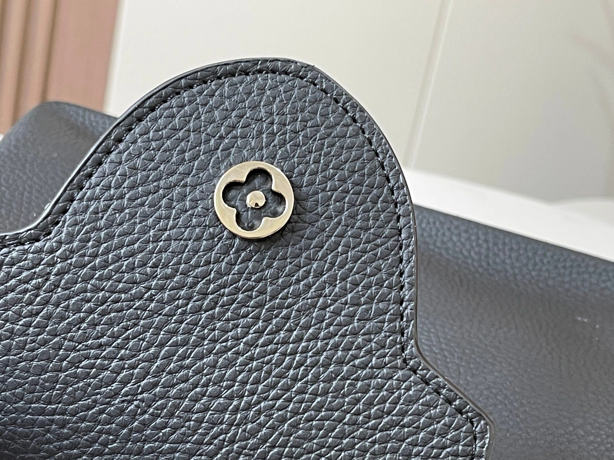 Louis Vuitton AAA Quality Messenger Bags For Women Classic 8136
