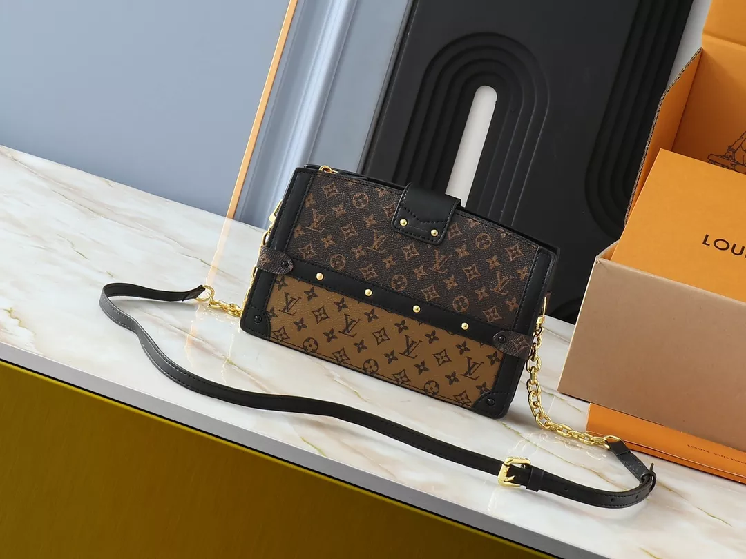 Louis Vuitton AAA Quality Messenger Bags For Women Comfortable 2409