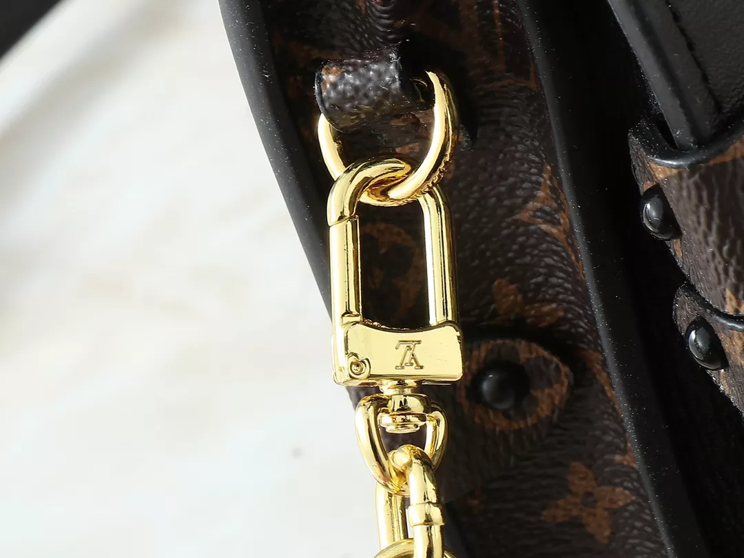 Louis Vuitton AAA Quality Messenger Bags For Women Comfortable 2409