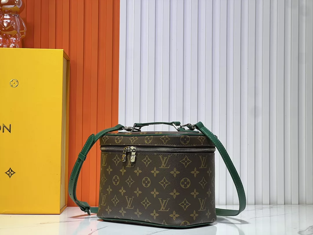 Louis Vuitton AAA Quality Messenger Bags For Women Comfortable 4854