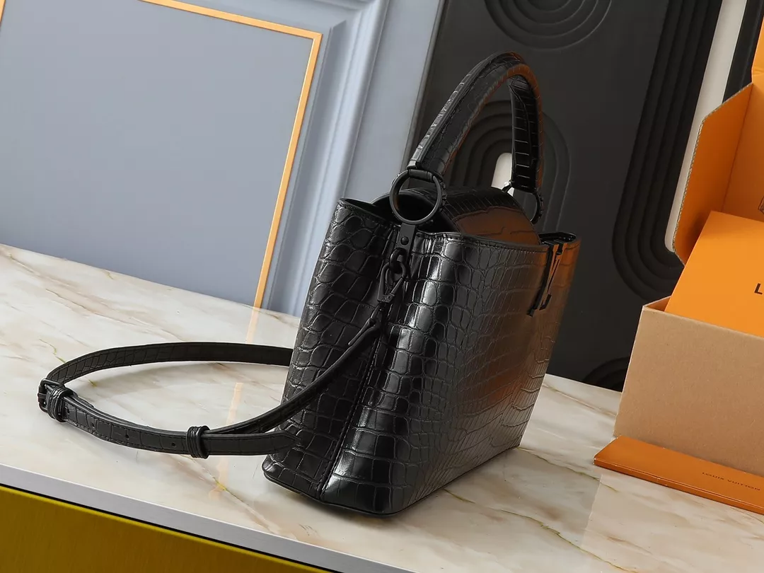 Louis Vuitton AAA Quality Messenger Bags For Women Comfortable 5656