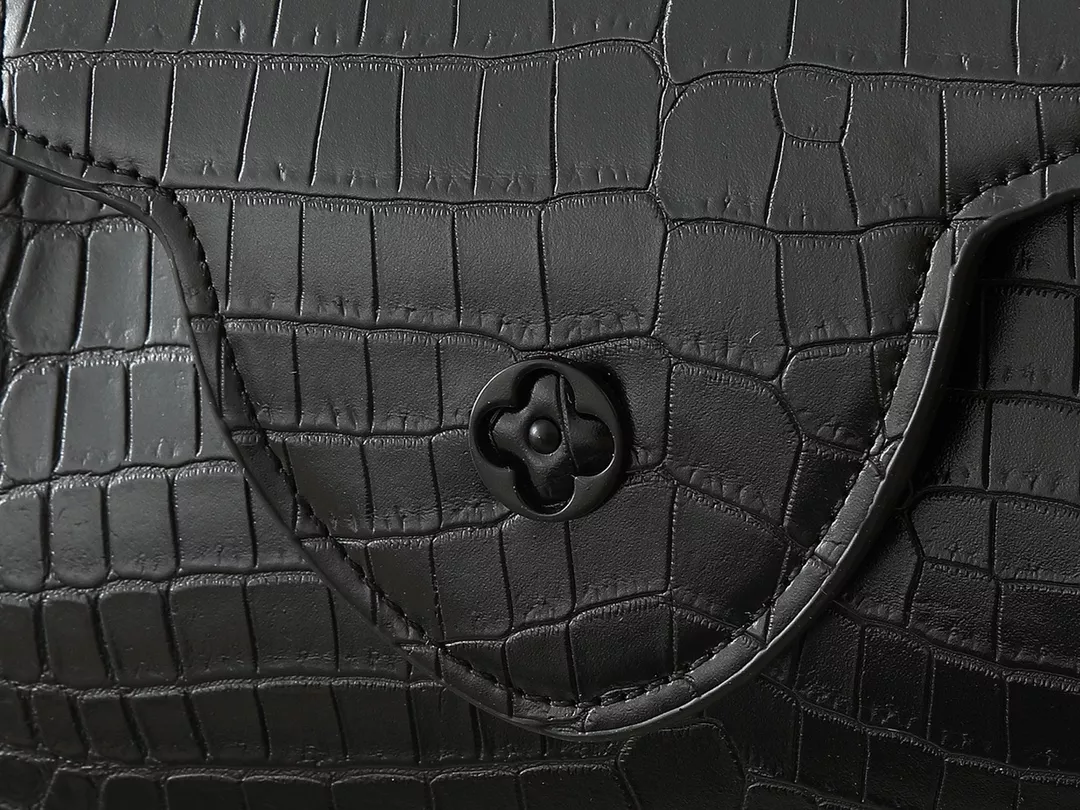 Louis Vuitton AAA Quality Messenger Bags For Women Comfortable 5656