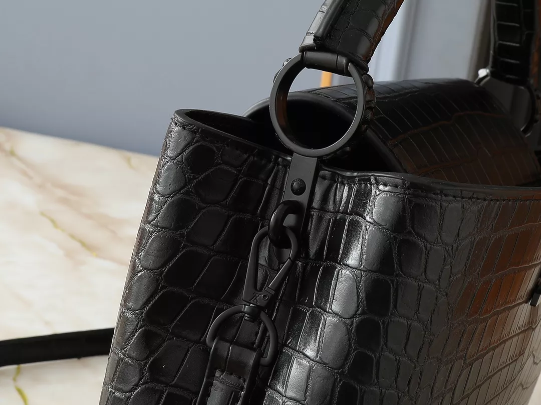 Louis Vuitton AAA Quality Messenger Bags For Women Comfortable 5656