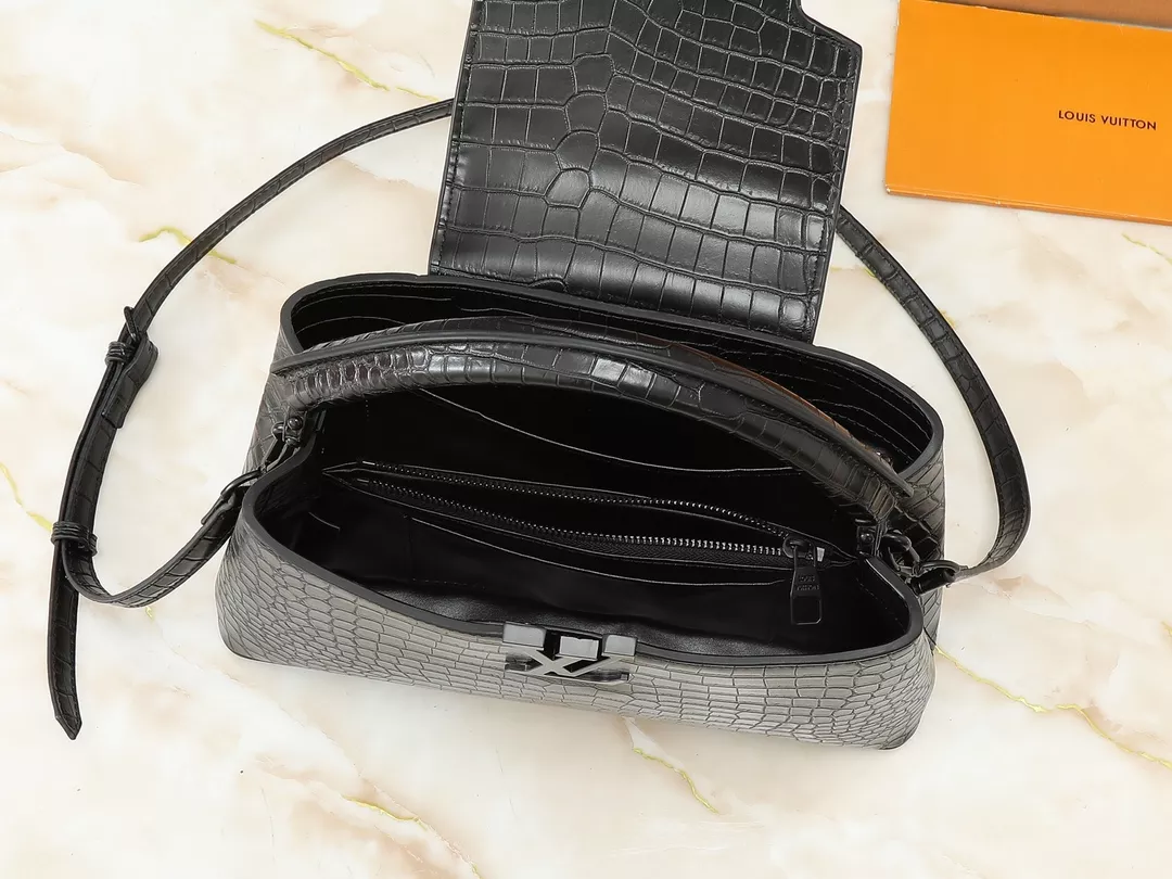 Louis Vuitton AAA Quality Messenger Bags For Women Comfortable 5656