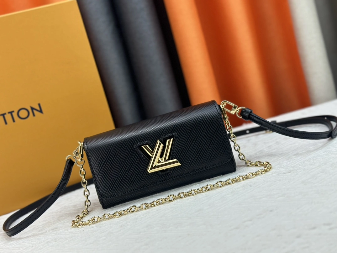 Louis Vuitton AAA Quality Messenger Bags For Women Comfortable 6256