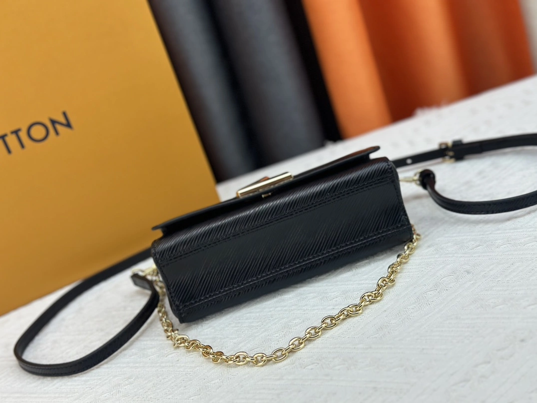 Louis Vuitton AAA Quality Messenger Bags For Women Comfortable 6256