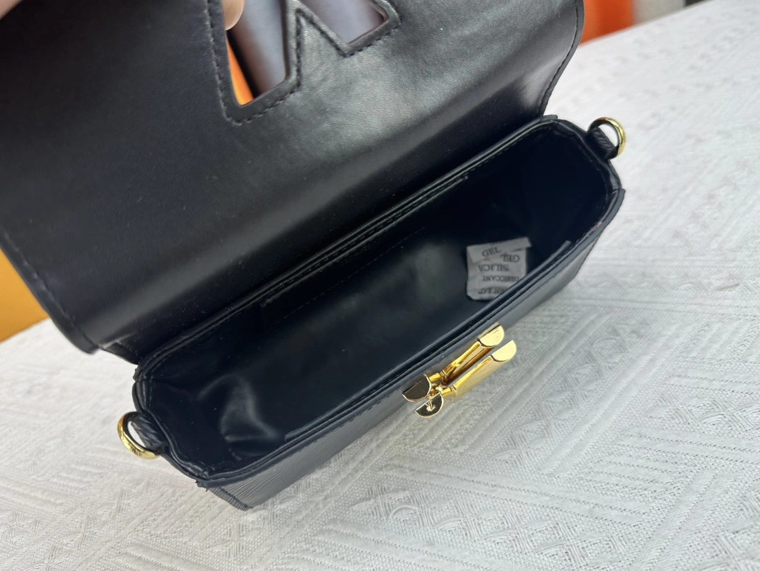 Louis Vuitton AAA Quality Messenger Bags For Women Comfortable 6256