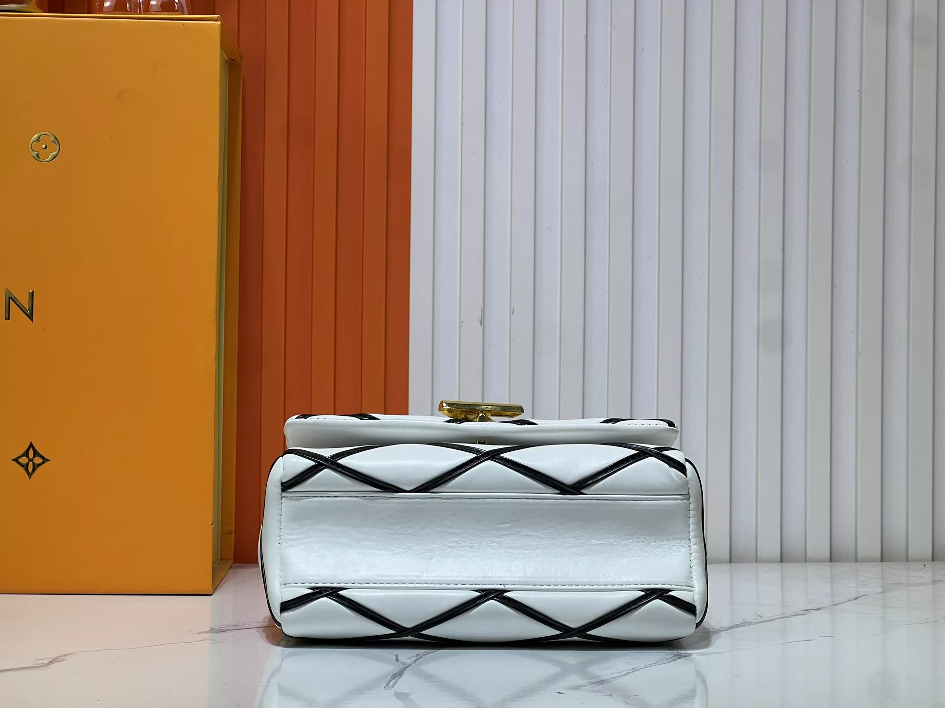 Louis Vuitton AAA Quality Messenger Bags For Women Compact 5454