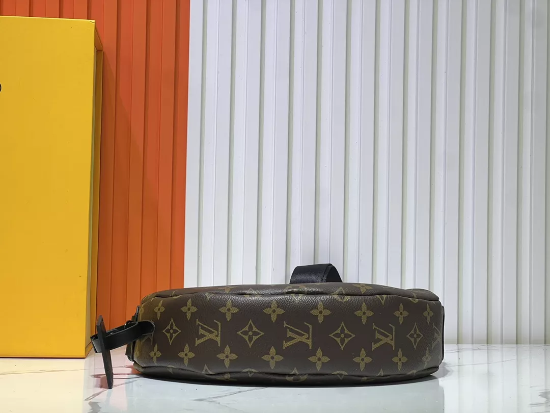 Louis Vuitton AAA Quality Messenger Bags For Women Compact 6609