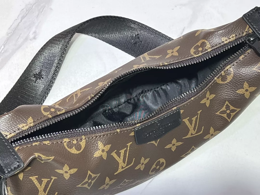 Louis Vuitton AAA Quality Messenger Bags For Women Compact 6609