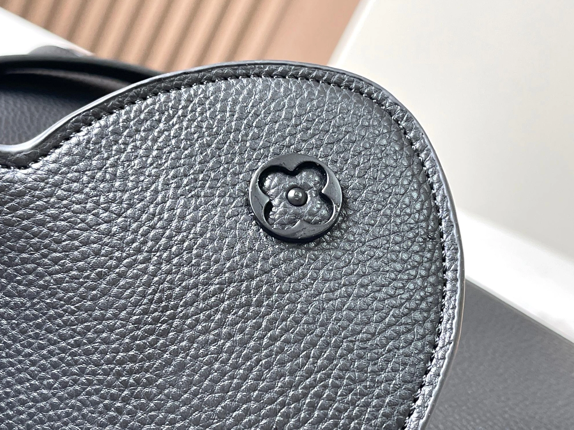 Louis Vuitton AAA Quality Messenger Bags For Women Cozy 223