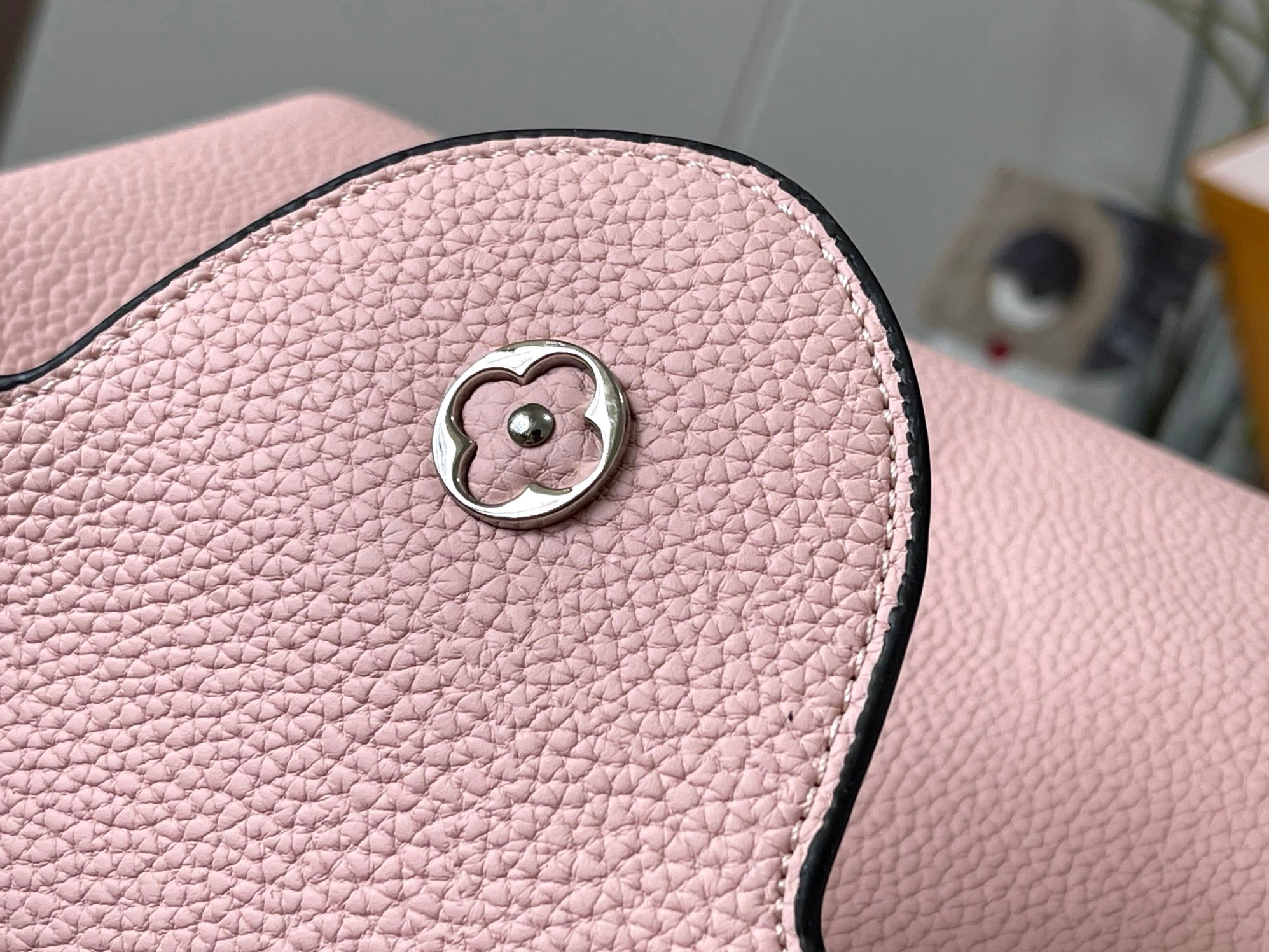 Louis Vuitton AAA Quality Messenger Bags For Women DailyWear 1757