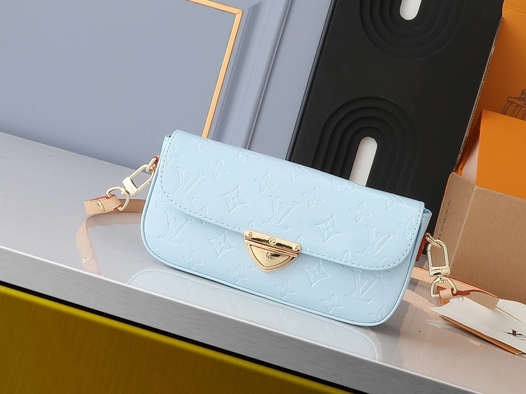 Louis Vuitton AAA Quality Messenger Bags For Women DailyWear 9760