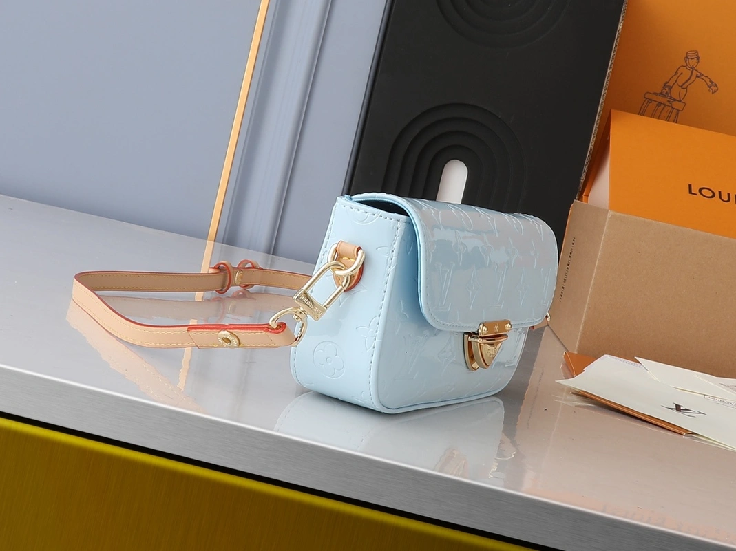 Louis Vuitton AAA Quality Messenger Bags For Women DailyWear 9760