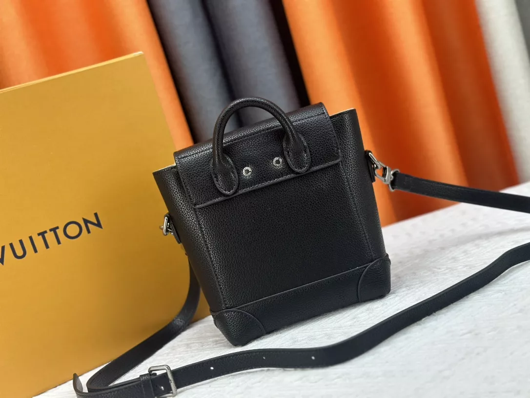 Louis Vuitton AAA Quality Messenger Bags For Women Durable 1781