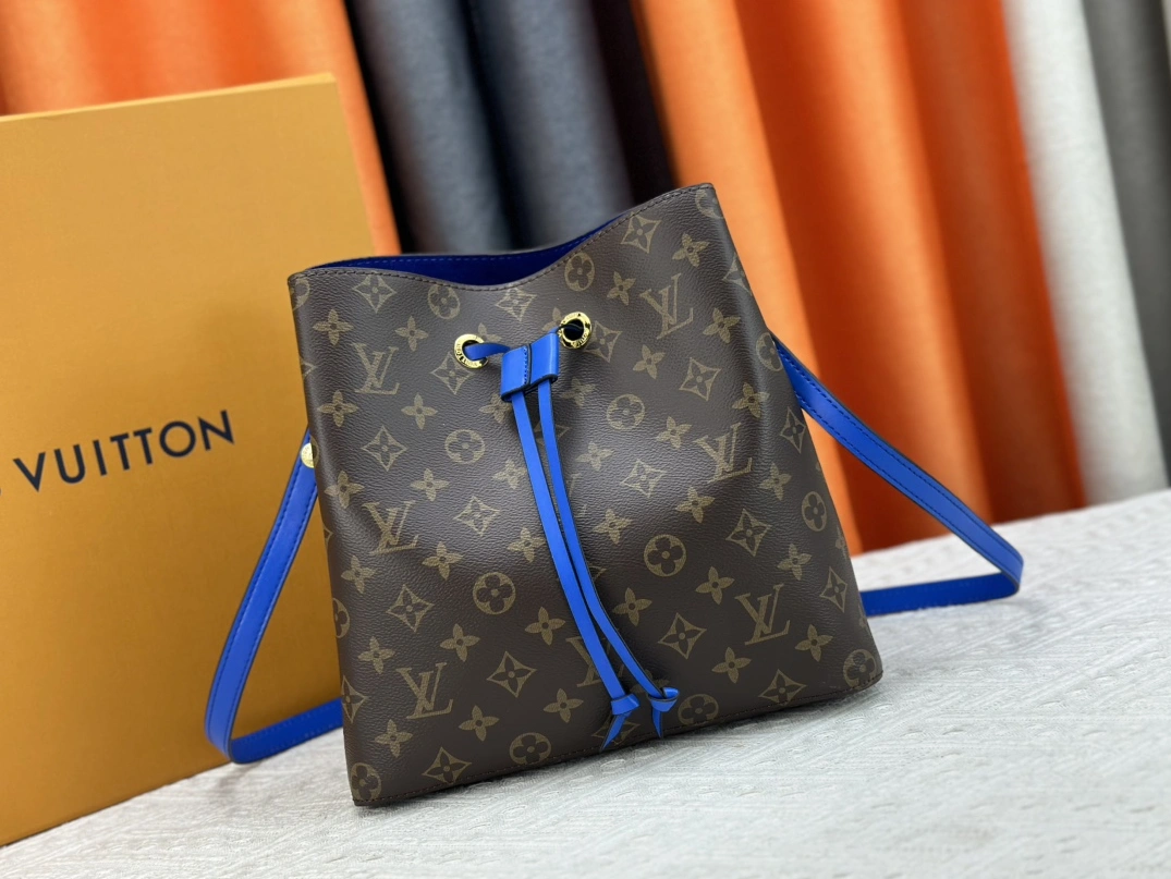 Louis Vuitton AAA Quality Messenger Bags For Women Durable 3656
