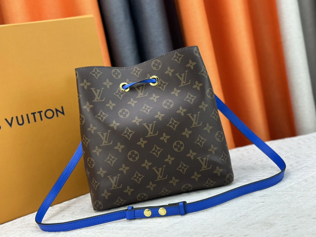 Louis Vuitton AAA Quality Messenger Bags For Women Durable 3656