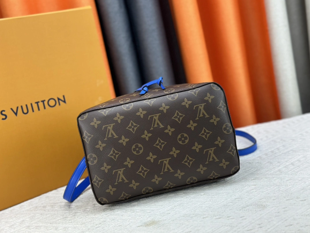 Louis Vuitton AAA Quality Messenger Bags For Women Durable 3656