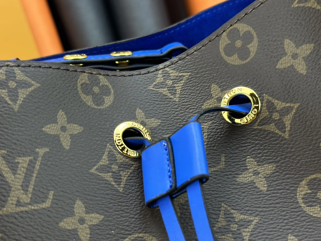 Louis Vuitton AAA Quality Messenger Bags For Women Durable 3656